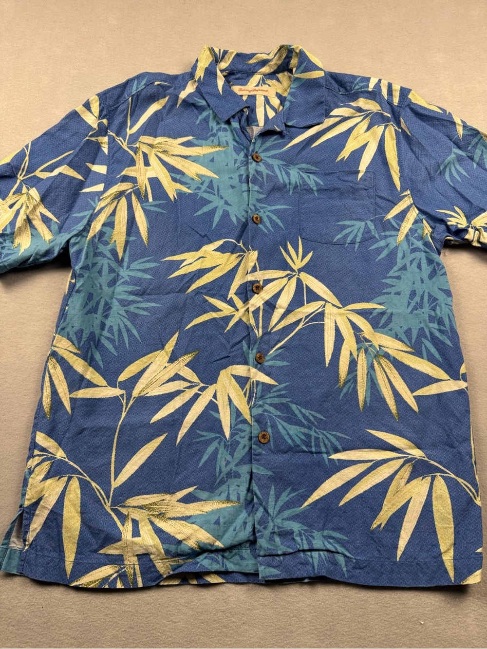 Tommy Bahama Button Shirt Men Short Sleeve Medium 100% Silk Tropical Bamboo Blue